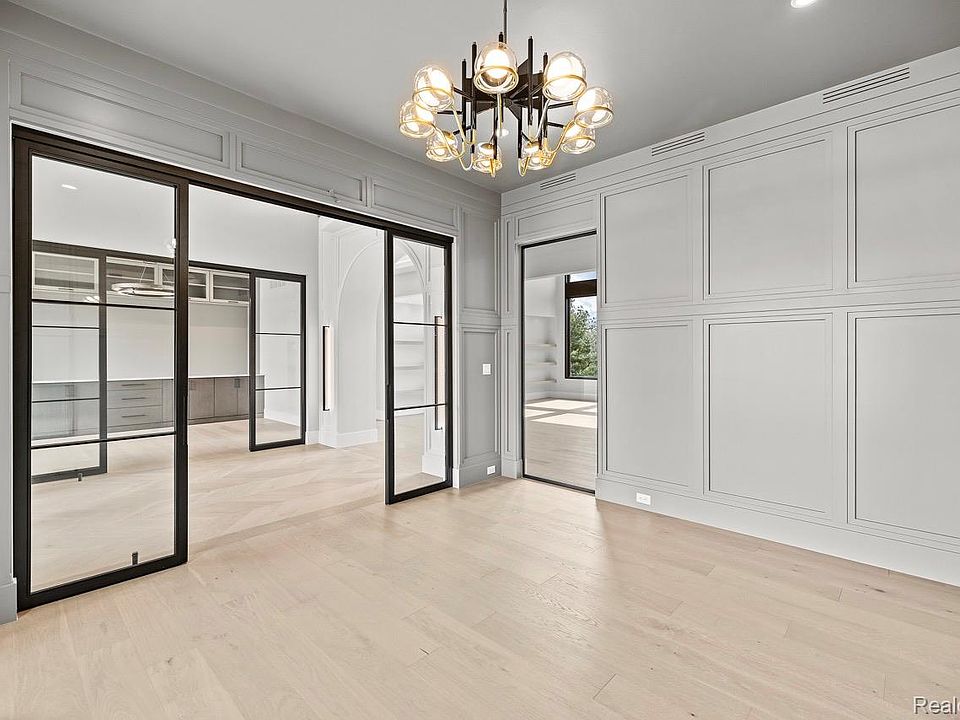 4592 Pinnacle Blvd, photo 5