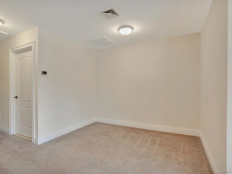 34 Della Dr — Photo 9