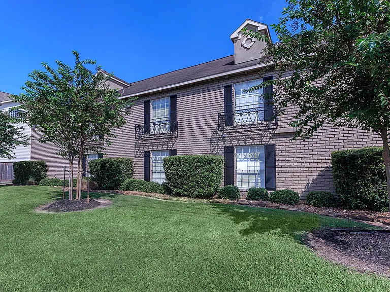 Residence at Garden Oaks — Photo 10