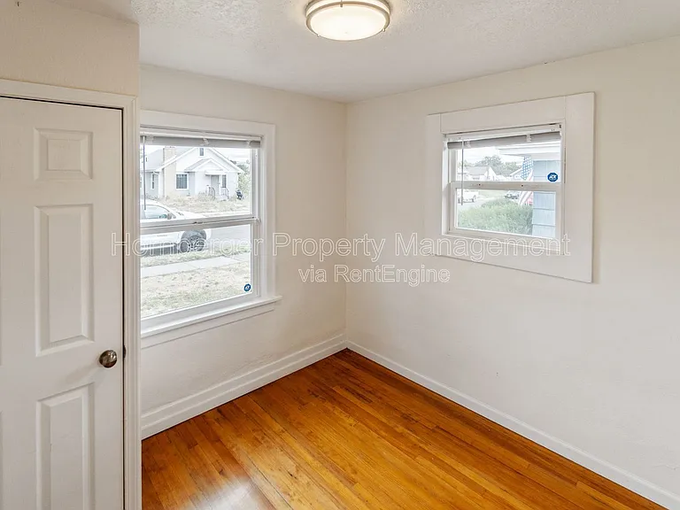 908 E Longfellow Ave — Photo 9