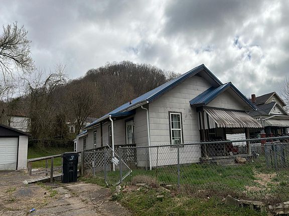 3rd image of 1826 Valley St