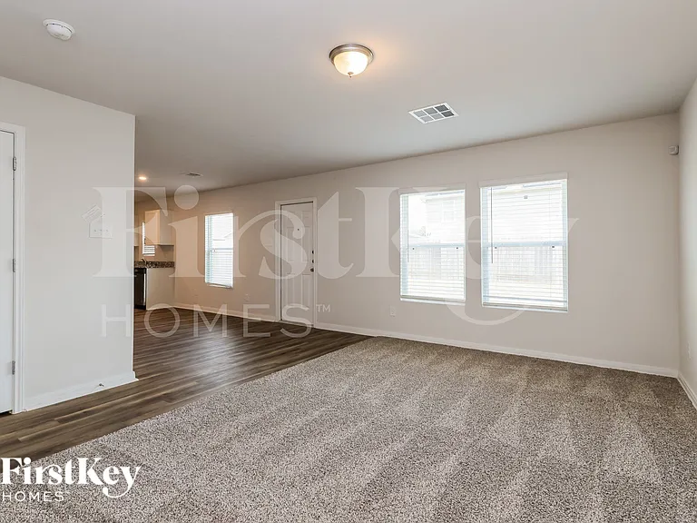 10083 Cerritos Dr — Photo 3
