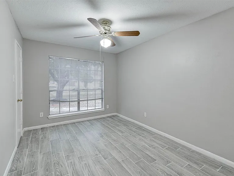 7815 Barnhill Dr — Photo 18