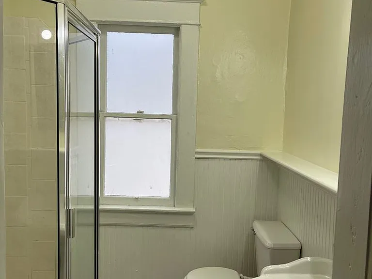 Highland Ave NE, 890 — Photo 11