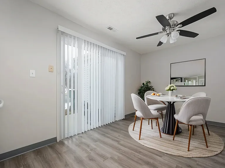 THE WILLOWS APARTMENT COMMUNITY — Photo 3
