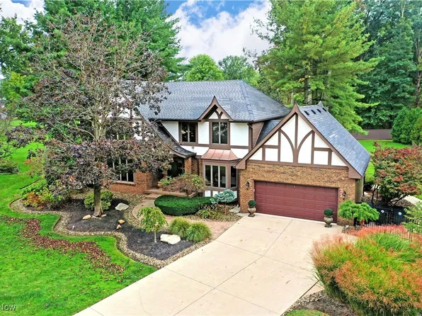 1040 Fairway Ct NE, Warren, OH 44483