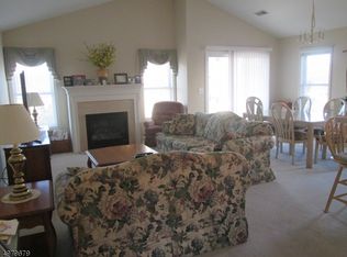 27 Bourne Cir #206, Hamburg, NJ 07419