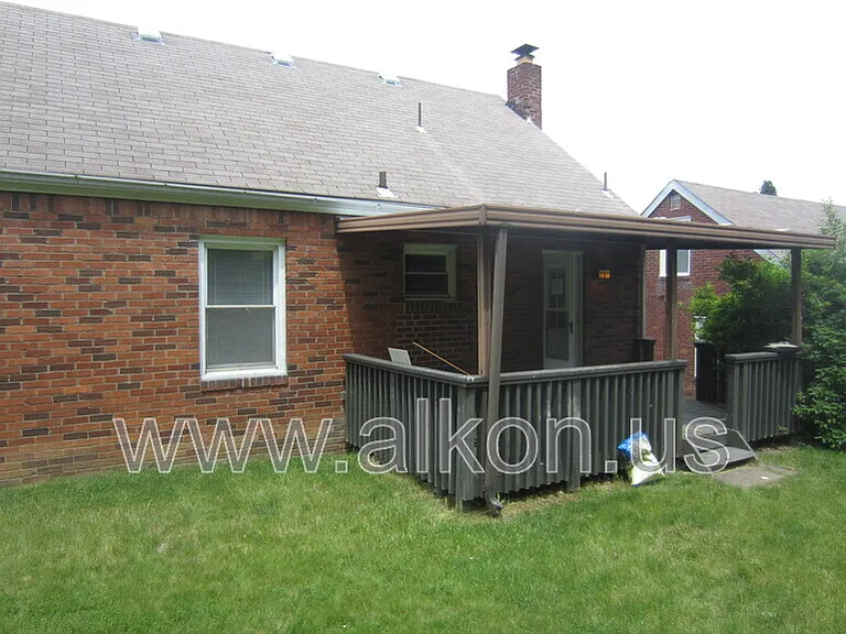 2411 Webster Ave — Photo 19