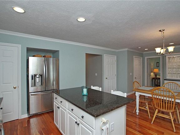 3rd image of 6850 Rolling Acres Ct