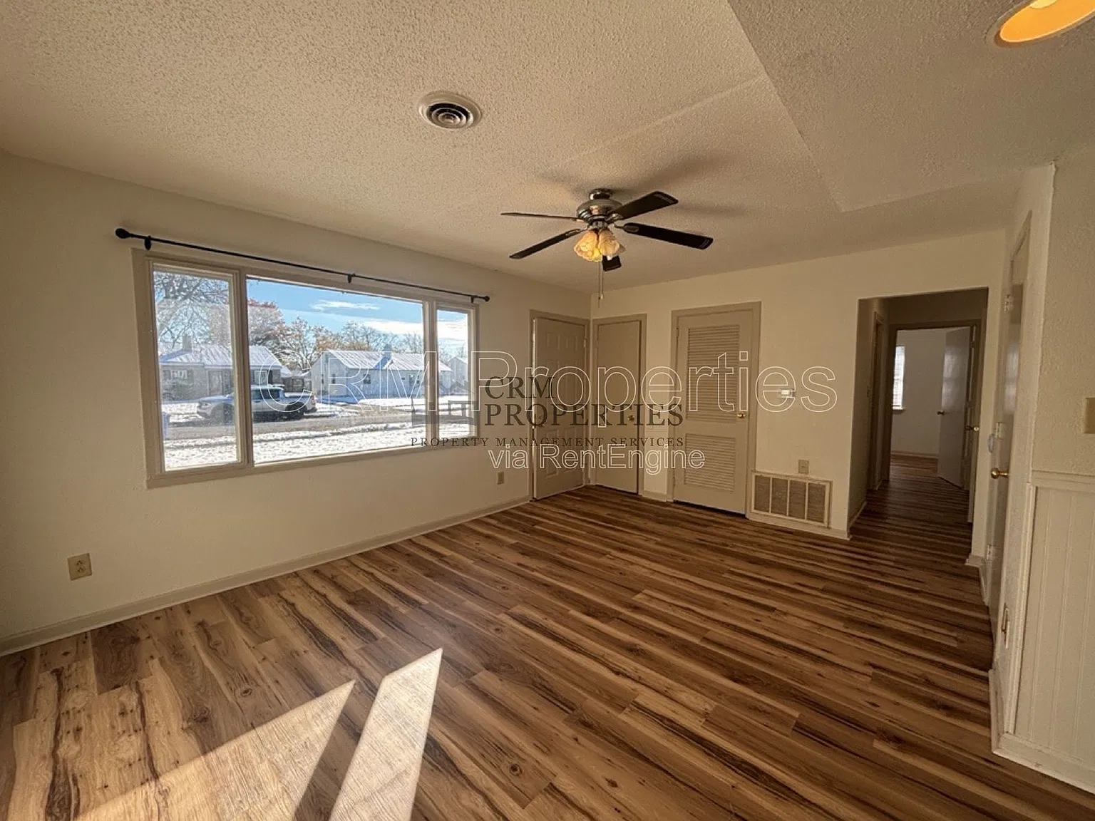 3 bed, 1.0 bath, 864 sqft, $1,000 — Photo 4