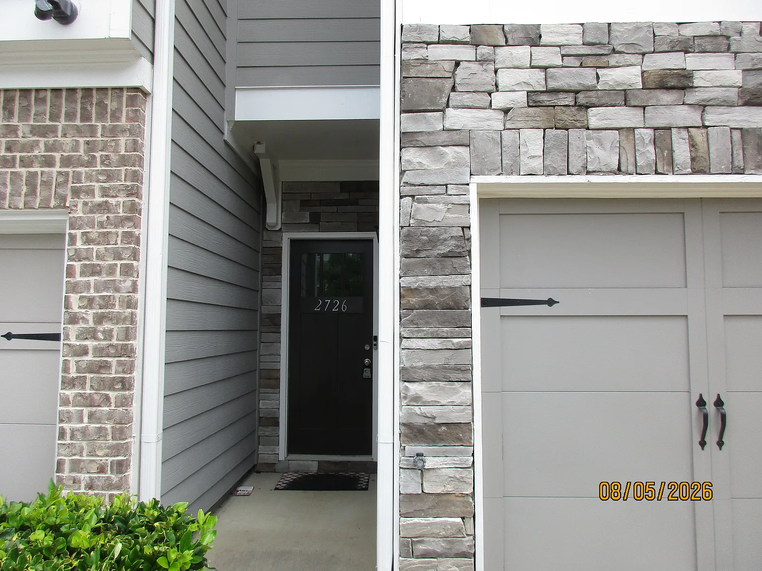 3 bed, 2.0 bath, 1742 sqft, $2,259 — Photo 2