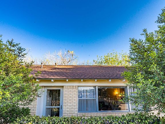2nd image of 2403 Fannin Ave