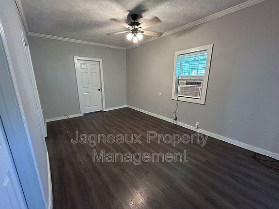3rd image of 1811 N Cutting Ave