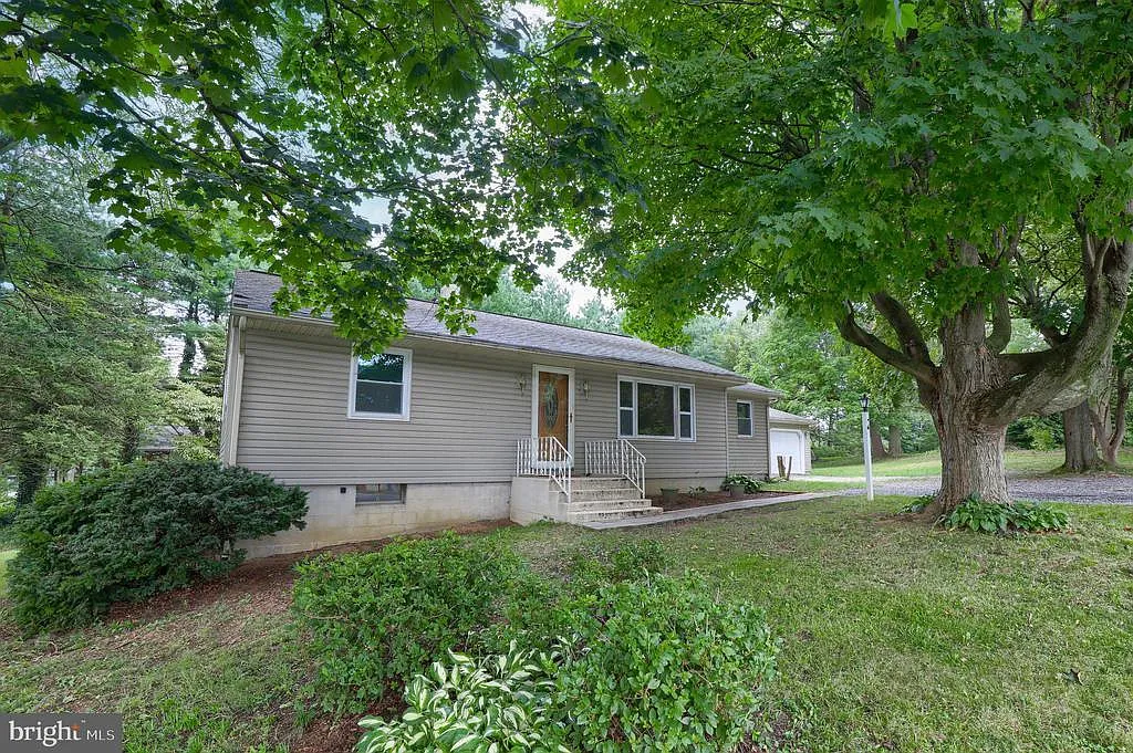 1725 Wiker Ave photo 1