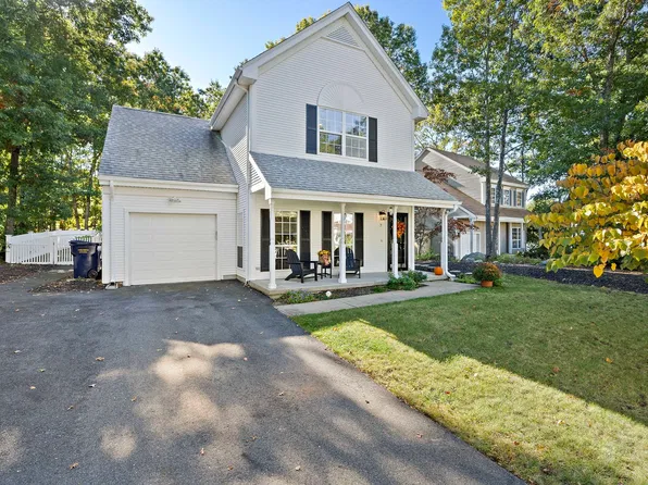 7 Ouimet Ln, Foxboro, MA 02035