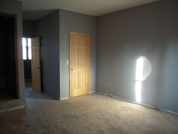 5th image of 612 Magnolia St