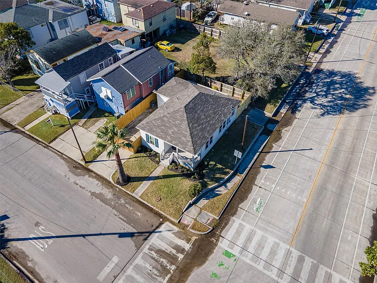 4302 Avenue R 1/2 — Photo 37