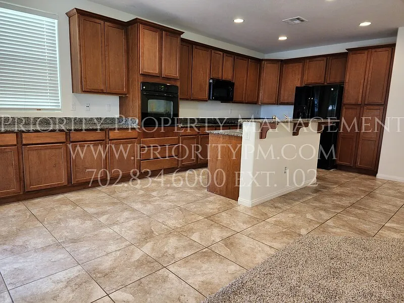 3 bed, 2.5 bath, 1917 sqft, $2,395 — Photo 4