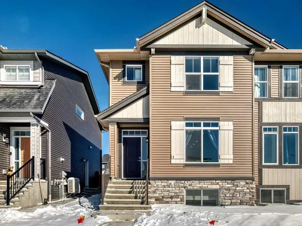 4 SW Yarrow St, Okotoks, AB T1S 4E6