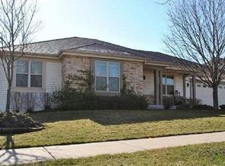 W203N17352 Francis Dr, Jackson, WI 53037