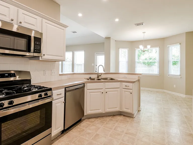 403 Cedar Lake Dr — Photo 8