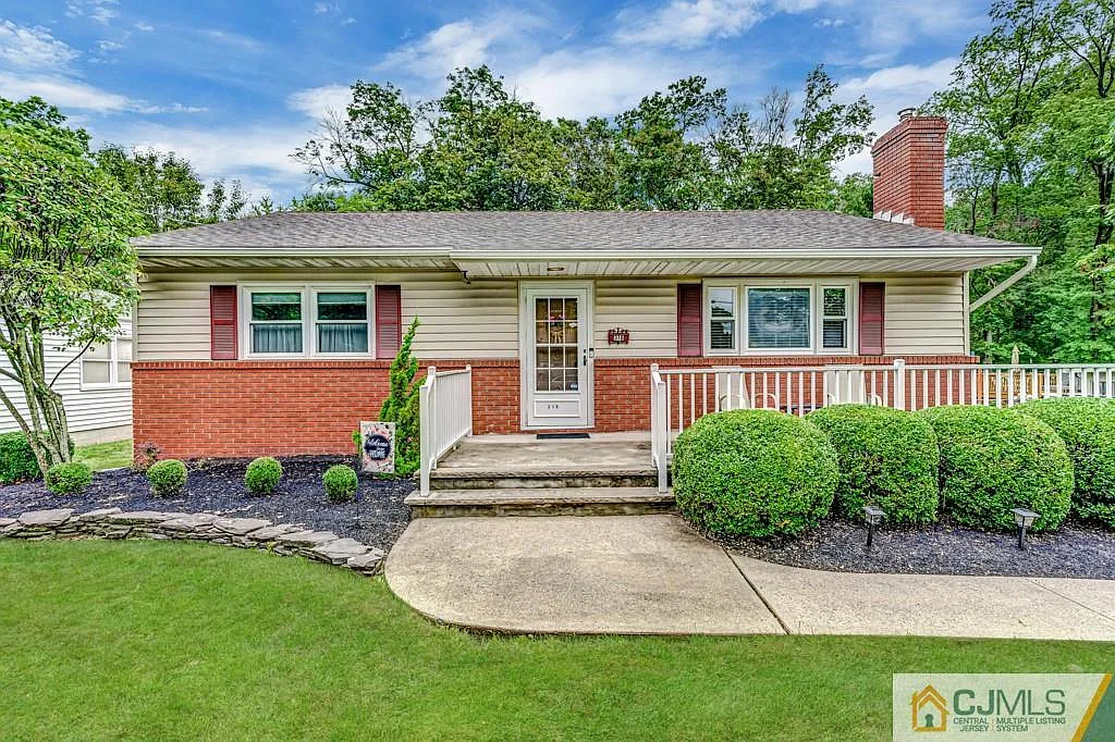 316 John St photo 1