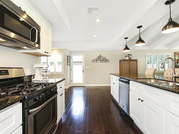 4th image of 4417 Farmdale Ave