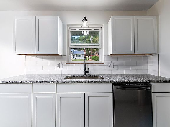 5th image of 326 Parkview Dr