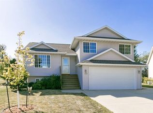 1405 Dickenson Ln, Iowa City, IA 52240