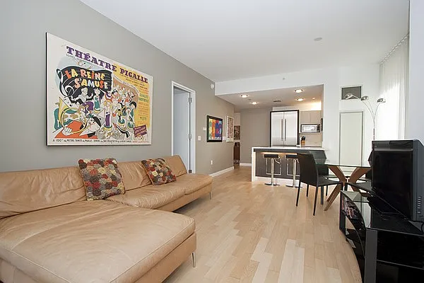 Sold by R New York | media 18