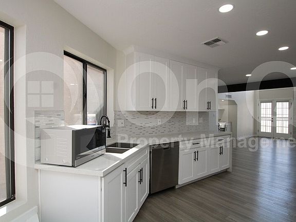 4th image of 5812 N 12th St Unit 20