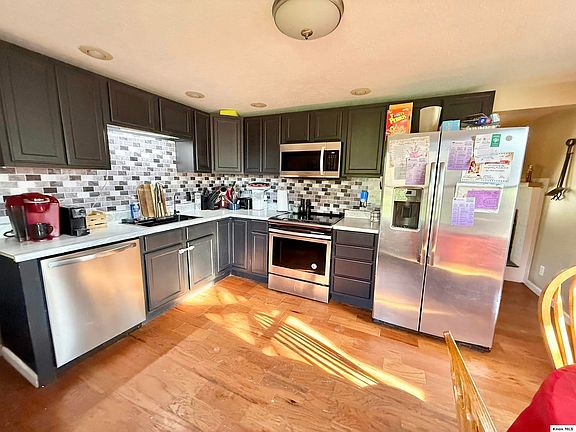 5th image of 675 Berry Rd