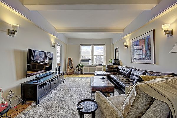 1st image of 520 Amsterdam Ave #5A