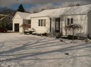 6319 May Dr, Hamburg, NY 14075