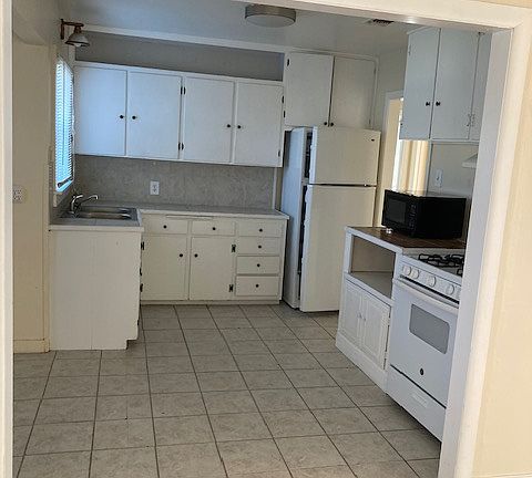 3rd image of 2628 W Ave N