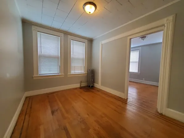 76 Pearsall Avenue image 2 of 5