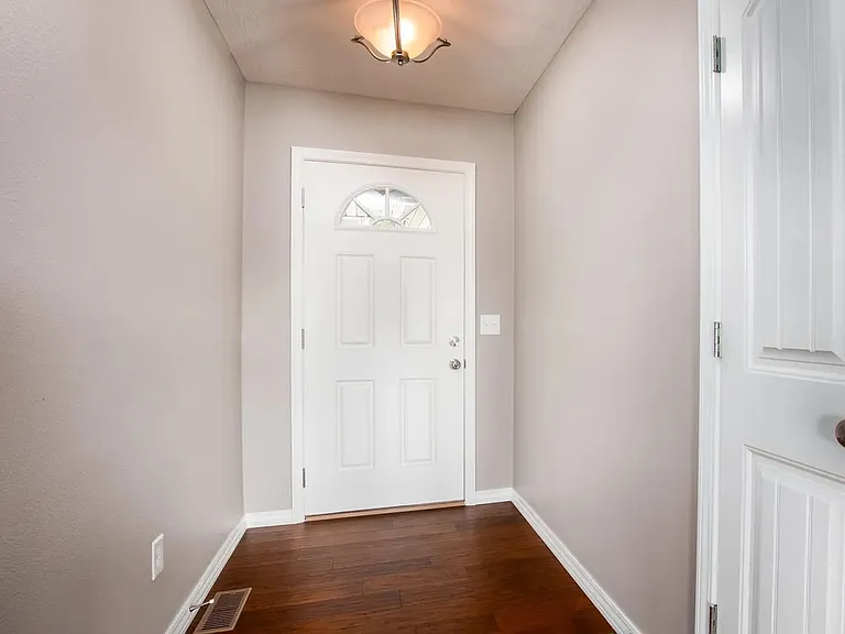 1064 E Lakota St — Photo 5
