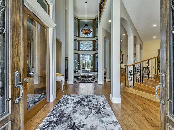 3rd image of 17132 Lakeway Park