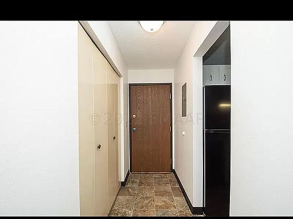 5th image of 1401 25th Ave S #B106