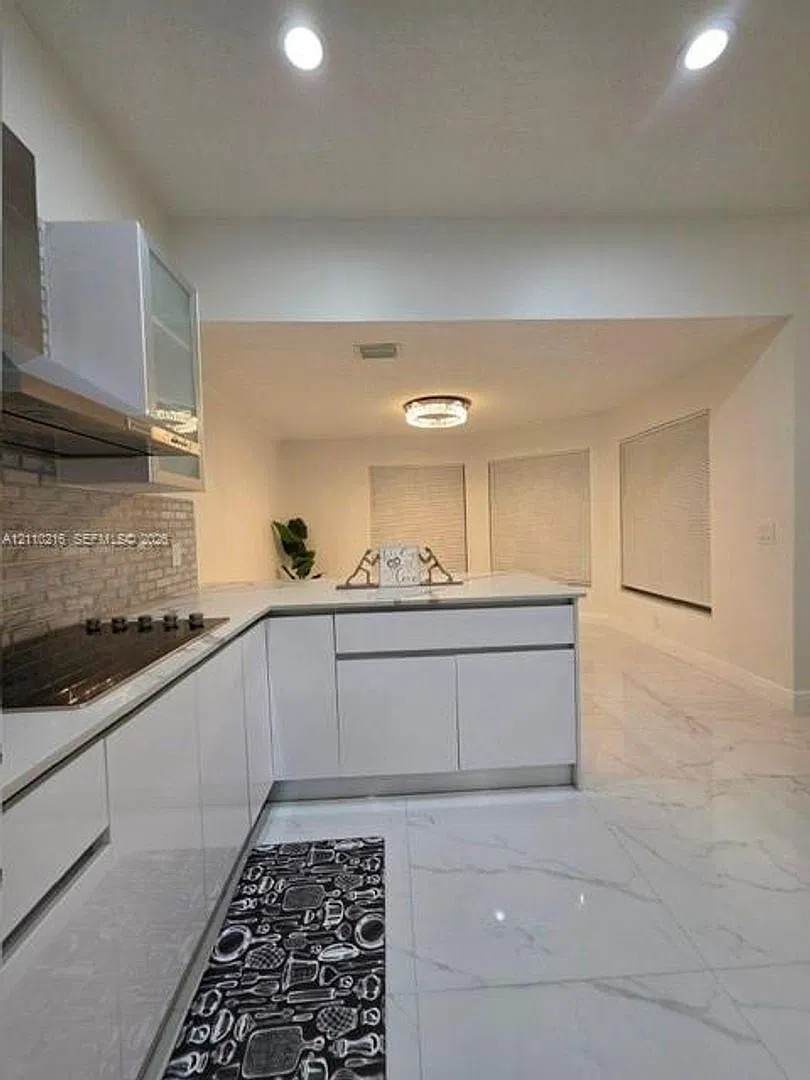 1944 Classic Drive 0, Coral Springs, FL 33071 - 7706 — Photo 4