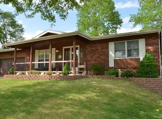 305 Croydon Ln, Ballwin, MO 63021