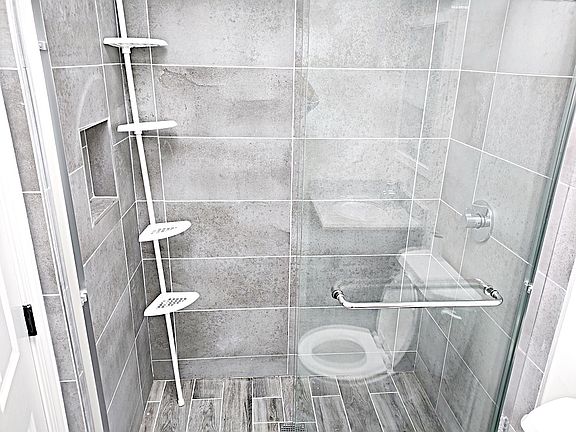 5th image of 246 Thrift St #3