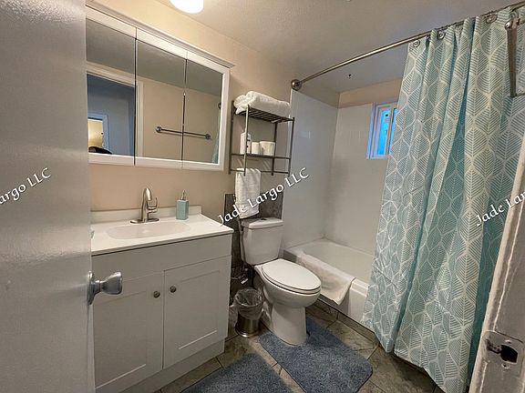 5th image of 1608 1/2 Coal Ave SE