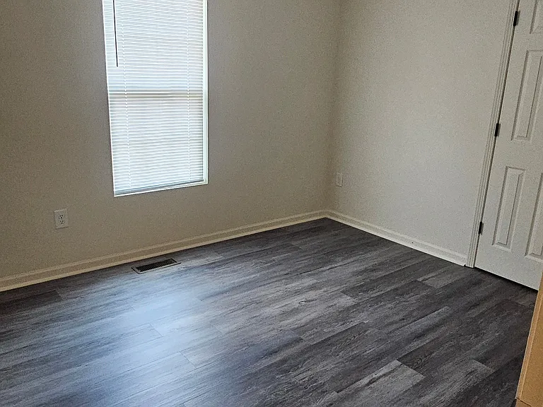 335 Pierce Dr — Photo 9