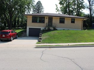 1941 Jeffrey Dr, Dubuque, IA 52001