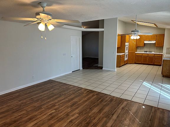 3rd image of 10801 Cypress Ave