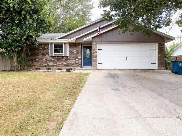 417 N Meinecke St, Bellville, TX 77418