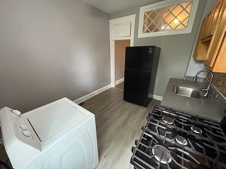 1711 Ashburton St — Photo 2