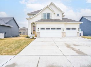1065 Cedar St, Waukee, IA 50263