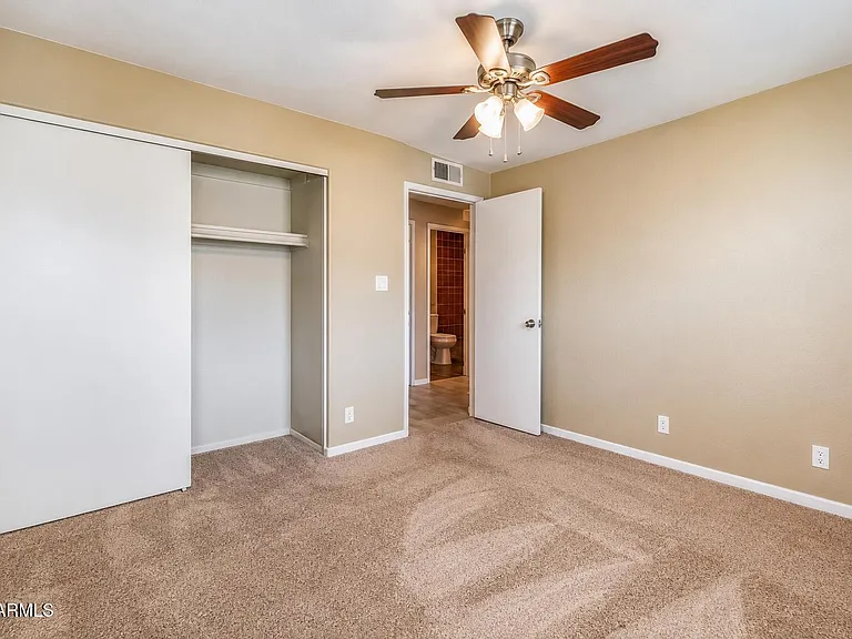 1015 E Marigold Ln — Photo 9